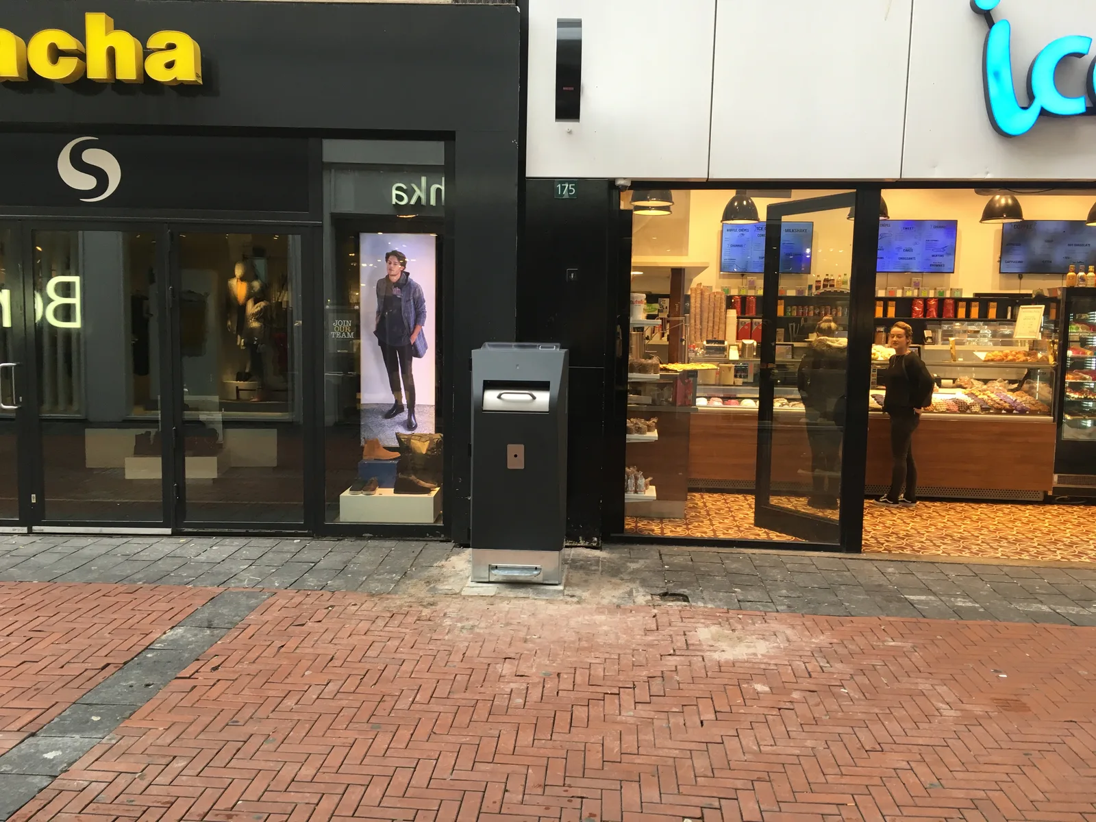 Contenedores WasteMate en entorno urbano en Ámsterdam